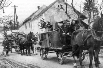 Připadali jsme si jako ptáčci vyhození z hnízda, vzpomíná obyvatelka vystěhované obce