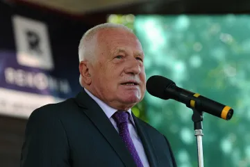 Klaus spustil petici proti imigrační vlně: Neživme falešný pocit solidarity