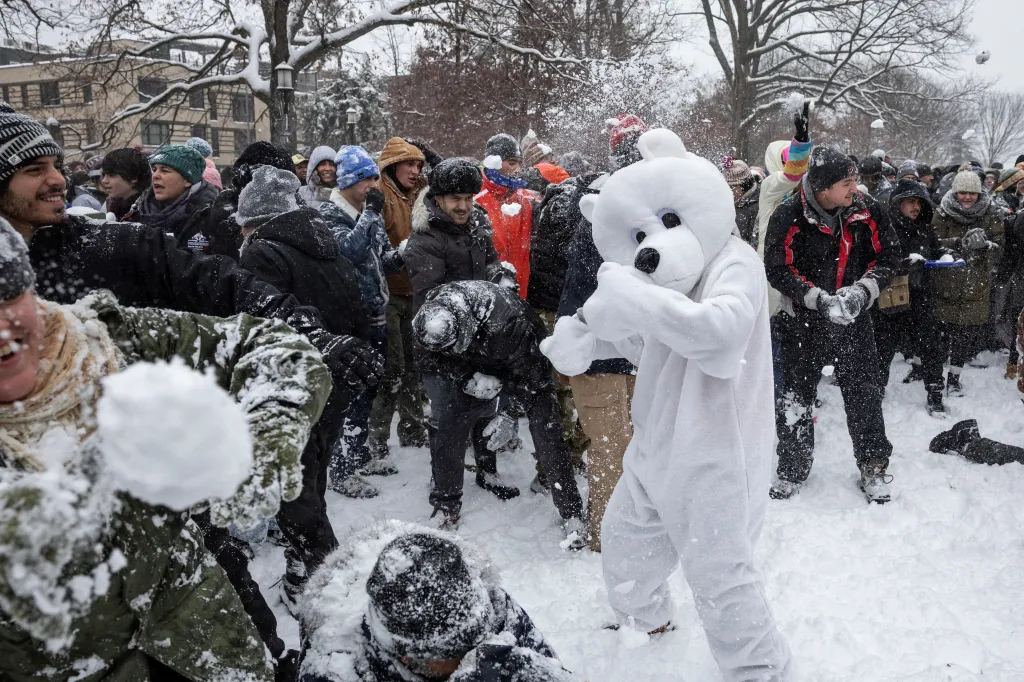 Sníh vyvolal také radost, například v Meridian Hill Park ve Washingtonu, D.C.