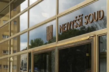 Uchovávání dat o elektronické komunikaci v Česku porušuje právo EU, rozhodl Nejvyšší soud