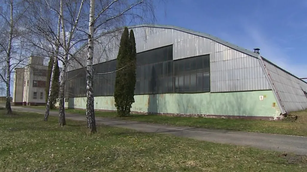 Letištní hangár