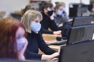 Téměř pětina základních škol ztrojnásobí počet hodin informatiky. Žáky čeká programování a práce s daty