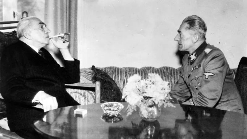 K. H. Frank (vpravo) s protektorátním prezidentem Emilem Háchou