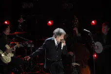 Časy se mění, ale Bob Dylan je pořád tady. Písničkáři, který ovlivnil celou generaci, je osmdesát let