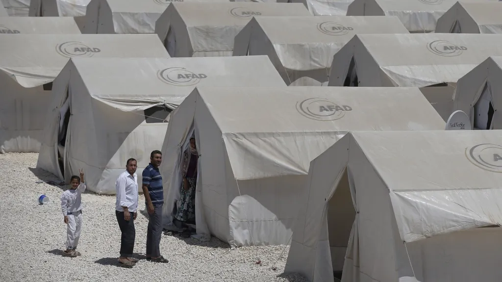 Syřané v uprchlickém táboře Suruc poblíž turecko-syrské hranice