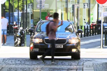 Chodcům vstříc. Praha 1 nakročila k omezování vjezdu aut do centra