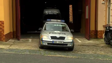 Eskorta s Rathem opouští litoměřickou věznici