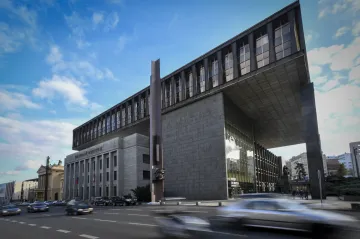 Obrovský památník Jana Palacha zůstal roky utajen. V Praze odhalili plastiku Plamen