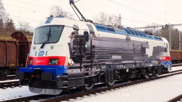 Doprovodný vlak pro širokou veřejnost vedla lokomotiva se speciálním polepem připomínajícím lokomotivy řady 310 (později 375.0), jako byla ta, která přivezla Masarykův vlak.