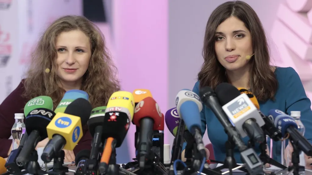 Marija Aljochinová a Naděžda Tolokonnikovová