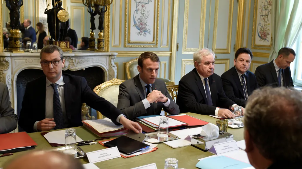 Macron při setkání bezpečnostní rady Francie