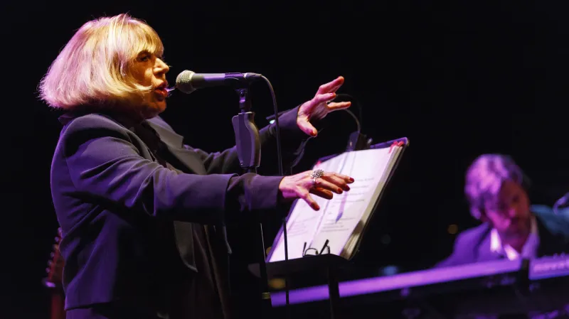 Marianne Faithfullová při koncertě v Divadle Archa (2015)