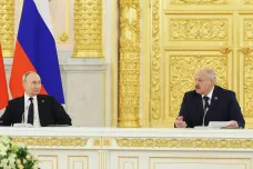 Nemůžeme nechat Bělorusko na holičkách, zní z Kremlu po setkání Putina s Lukašenkem