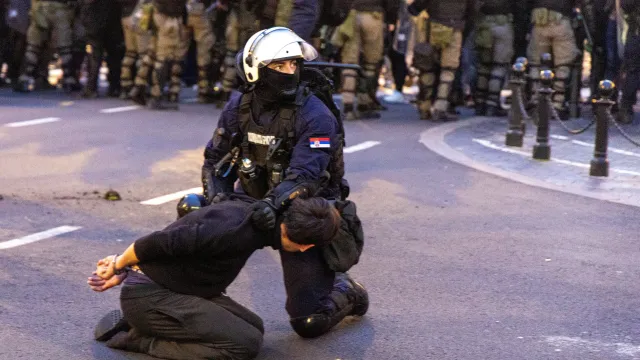 Srbští studenti se střetli s policií