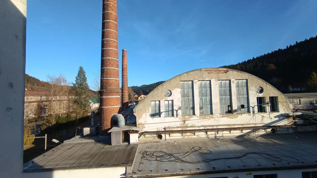 Areál bývalých skláren v Karolince