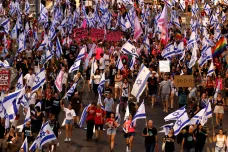 Desetitisíce Izraelců znovu protestují proti justiční reformě. Chceme návrat k demokracii, tvrdí