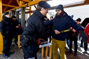 Kvůli bezpečnosti budou na Pražském hradě opět plošné kontroly. Nedávno se přitom zrušily