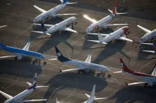 Za pád Boeingu 737 MAX v Indonésii může výrobce, piloti a údržba, oznámili vyšetřovatelé