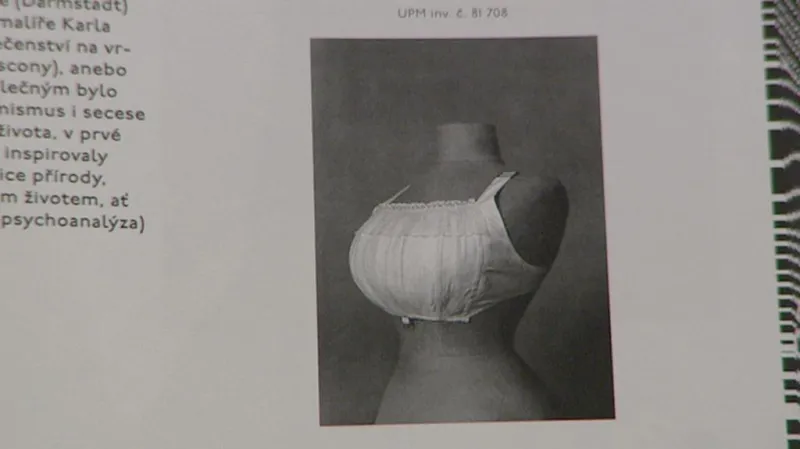 Jedna z prvních podprsenek