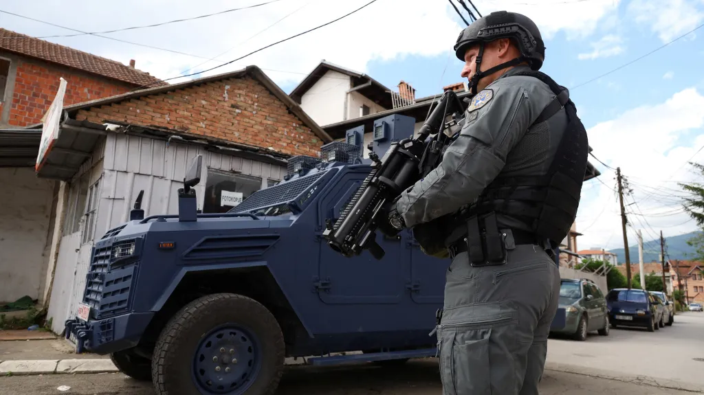 Hlídkující příslušník kosovské zvláštní policie