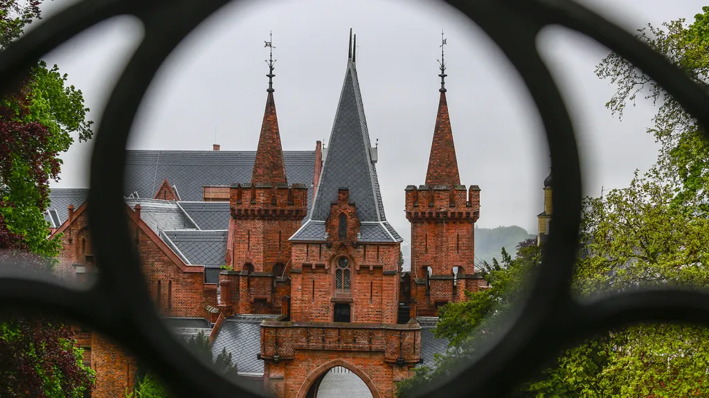 Zámek Hradec nad Moravicí před dokončením rekonstrukce