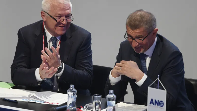 Jaroslav Faltýnek s Andrejem Babišem během sněmu ANO
