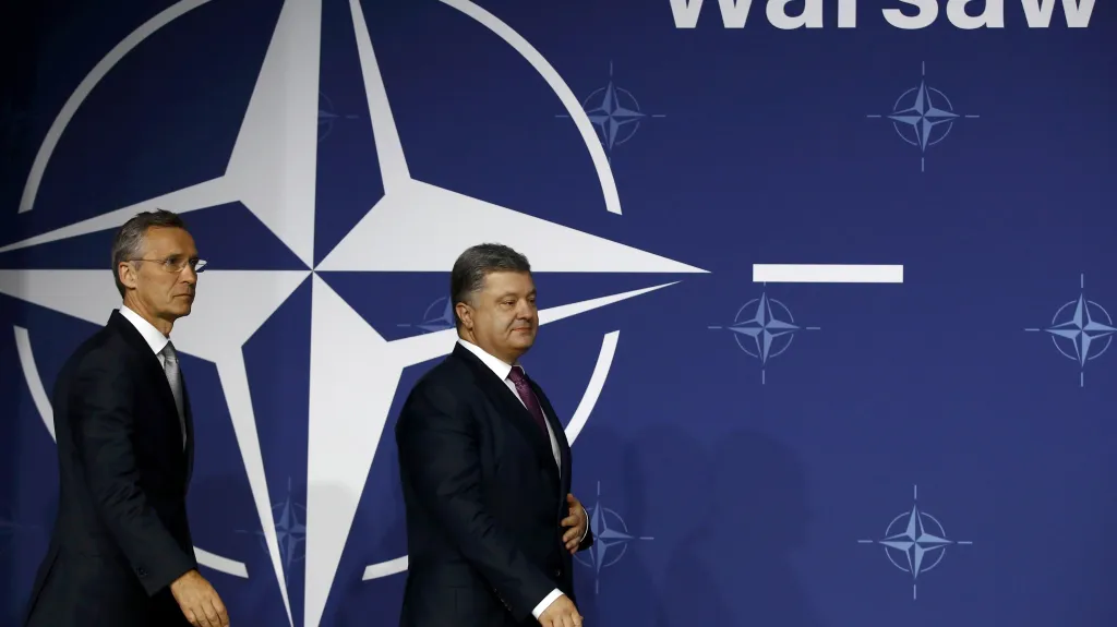 Ukrajinský prezident Petro Porošenko se šéfem NATO