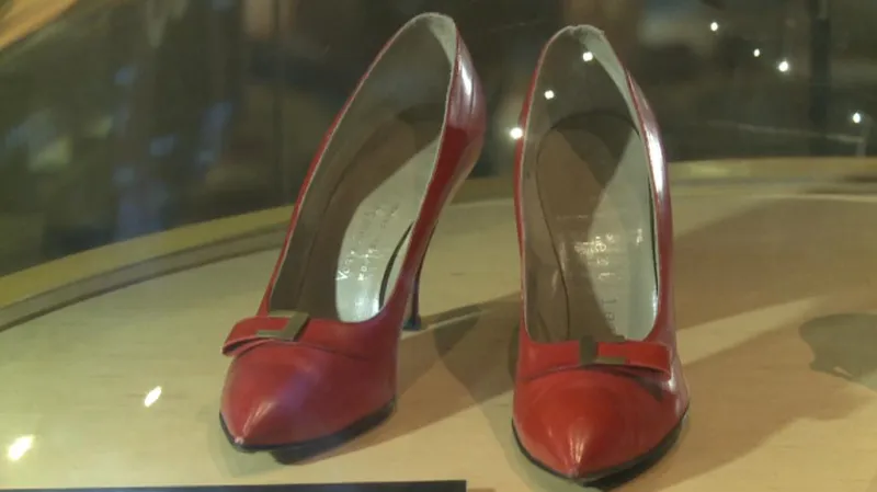 Lodičky Marilyn Monroe v Baťově muzeu obuvi v Torontu