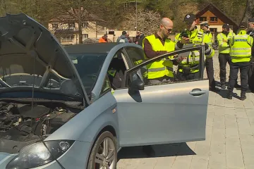 Policisté nasadili první mobilní hlukoměr, odhaluje „řvoucí“ výfuky