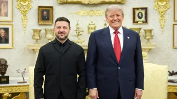Prezidenti Ukrajiny a USA Volodymyr Zelenskyj a Donald Trump v Bílém domě (28. července 2026)
