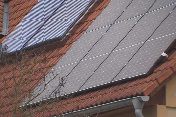 Stát snížil dotaci na střešní fotovoltaické panely, víc poputuje na úsporné úpravy domů