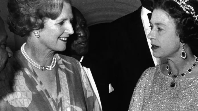 Margareth Thatcherová a královna Alžběta II. během setkání představitelů Commonwealthu v roce 1979
