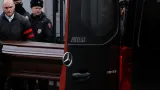 Rakev s tělem Alexeje Navalného