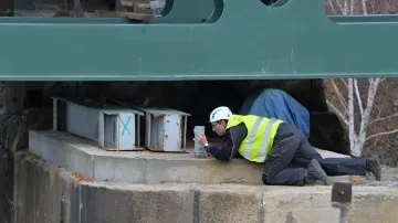 Technici kontrolovali, jak rekonstruovaný most přes Úslavu zareaguje na parní lokomotivy