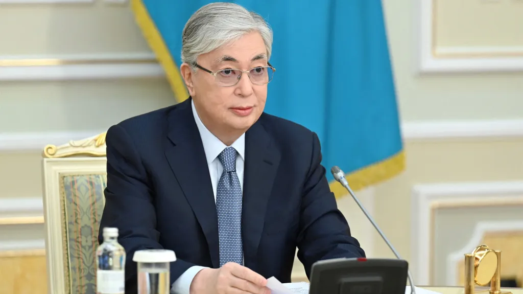 Prezident Kazachstánu Kasym-Žomart Tokajev při jednání parlamentu