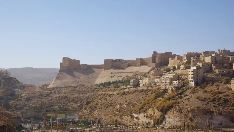 Hrad Kerak působí stále velmi dominantně