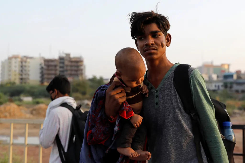 Největší komplikace s přesunem mají rodiče malých dětí