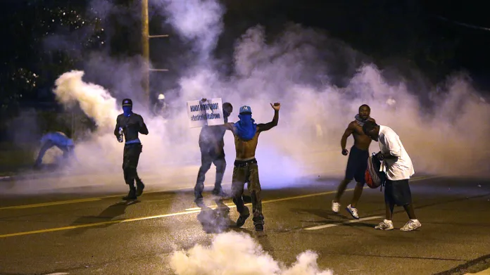 Noční nepokoje ve Fergusonu