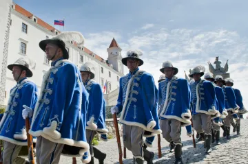 PŘEHLEDNĚ: Na slovenského prezidenta kandiduje devět mužů