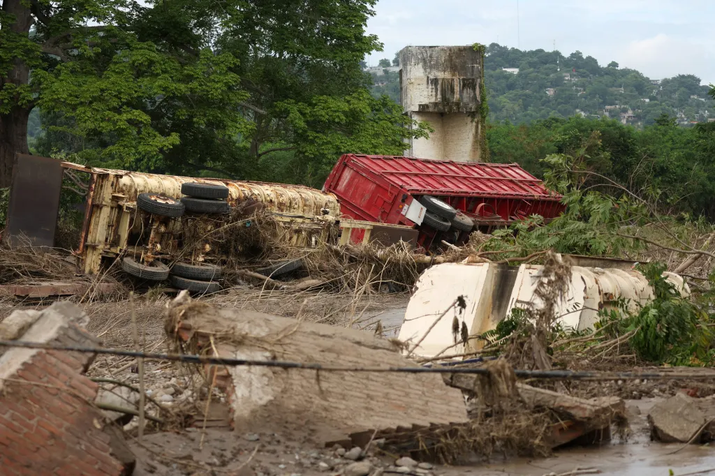 Rozhodnutí exprezidenta Manuela Obradora obhájila i nynější hlava státu Sheinbaumová. Prohlásila, že bránit FONDEN je stejné jako bránit korupci. Podle Sheinbaumové je k dispozici na takové situace 19 miliard pesos (1,03 miliardy amerických dolarů)
