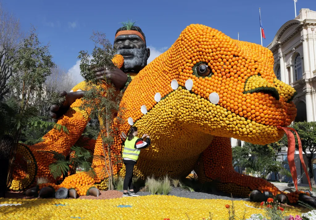 Sochy vytvořené z citronů a pomerančů jsou součástí festivalů citrusů ve francouzském městě Menton