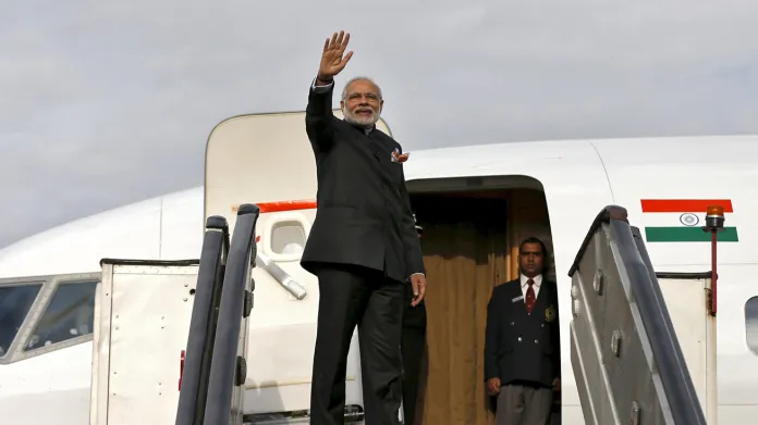 Indický premiér Naréndra Módí při odletu z Afghánistánu