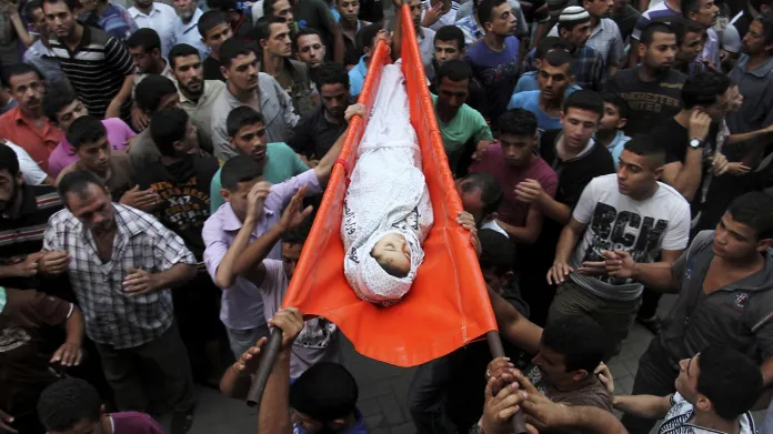Tryzna za palestinskou dívku, která zemřela při ostřelování Gazy