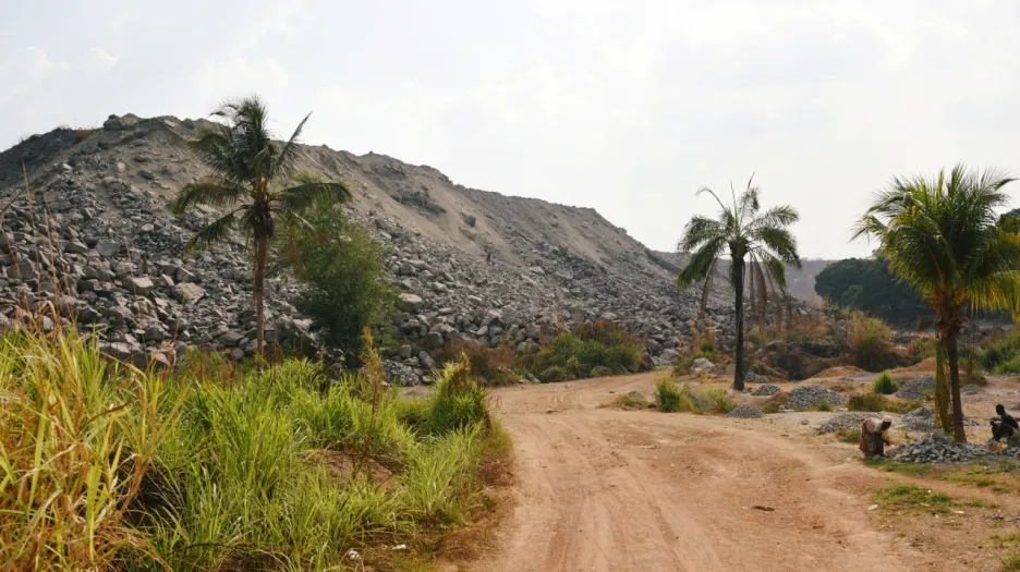 Typický obrázek ze Sierra Leone - diamantový důl
