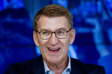 Španělský král pověřil sestavením nové vlády lídra lidovců. Podle Sáncheze je předurčen k nezdaru