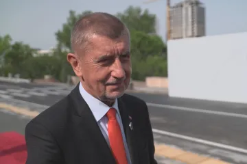 Babiš před summitem v Jerevanu jednal s Ruttem o navyšování výdajů v NATO