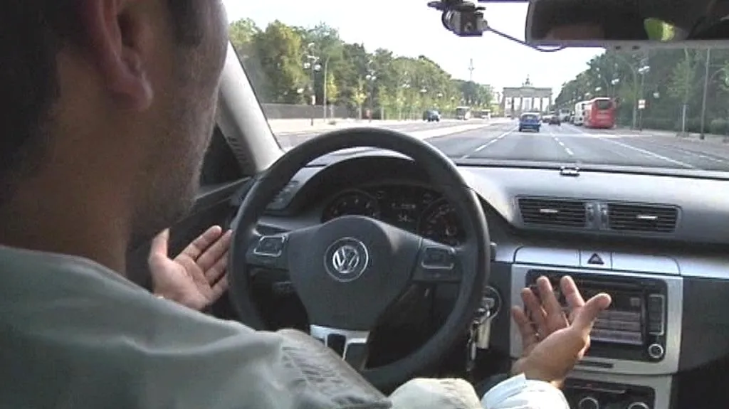 Auto, které jede i bez řidiče