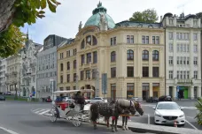 Secesní budova bývalé Sparkasse v Karlových Varech se prodala za sto milionů korun