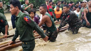 S evakuací pomáhá myanmarská armáda