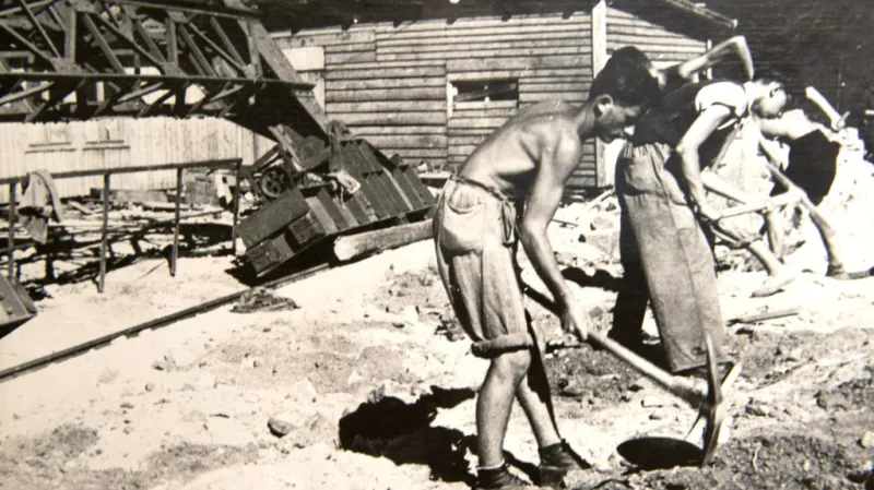 Historická fotografie ze stavby lipenské elektrárny